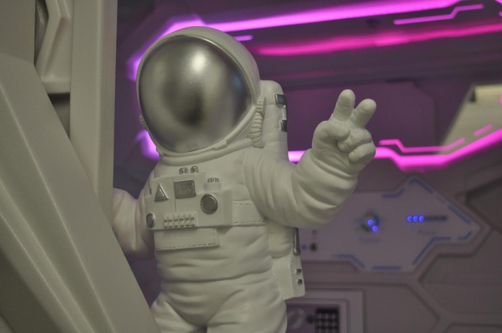 מלון Cosmos Capsule Coworking לונדון מראה חיצוני תמונה